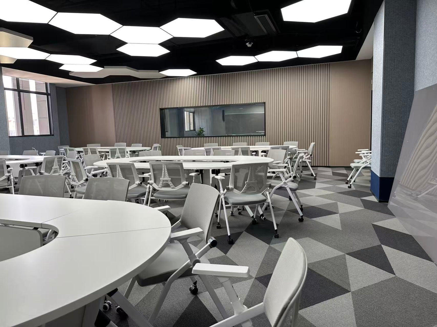 How Saintcy Helped Volvo Create a Modern, Flexible Office Space in the U.S.